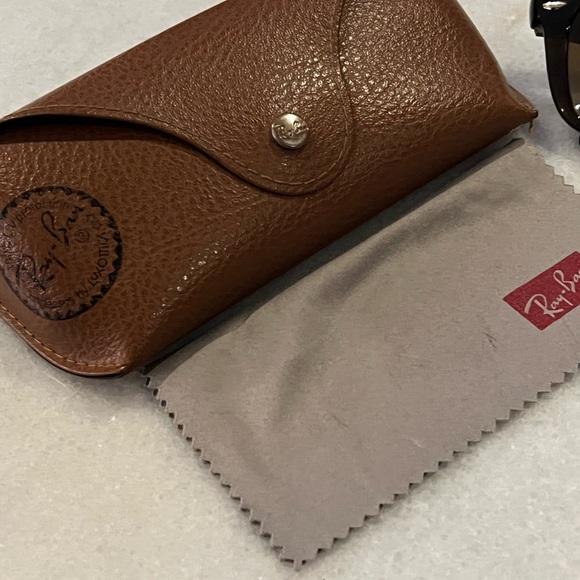 Ray-Ban Folding Wayfarer Tortoise Sunglasses - Picture 2 of 9